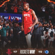 La flamme se rallume ! Durant mène la renaissance des Rockets à l'Ouest, vêtu de son emblématique maillot rouge.